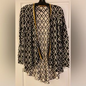 belle by Bellini Size S Cream black
Orange Accented Open Front...